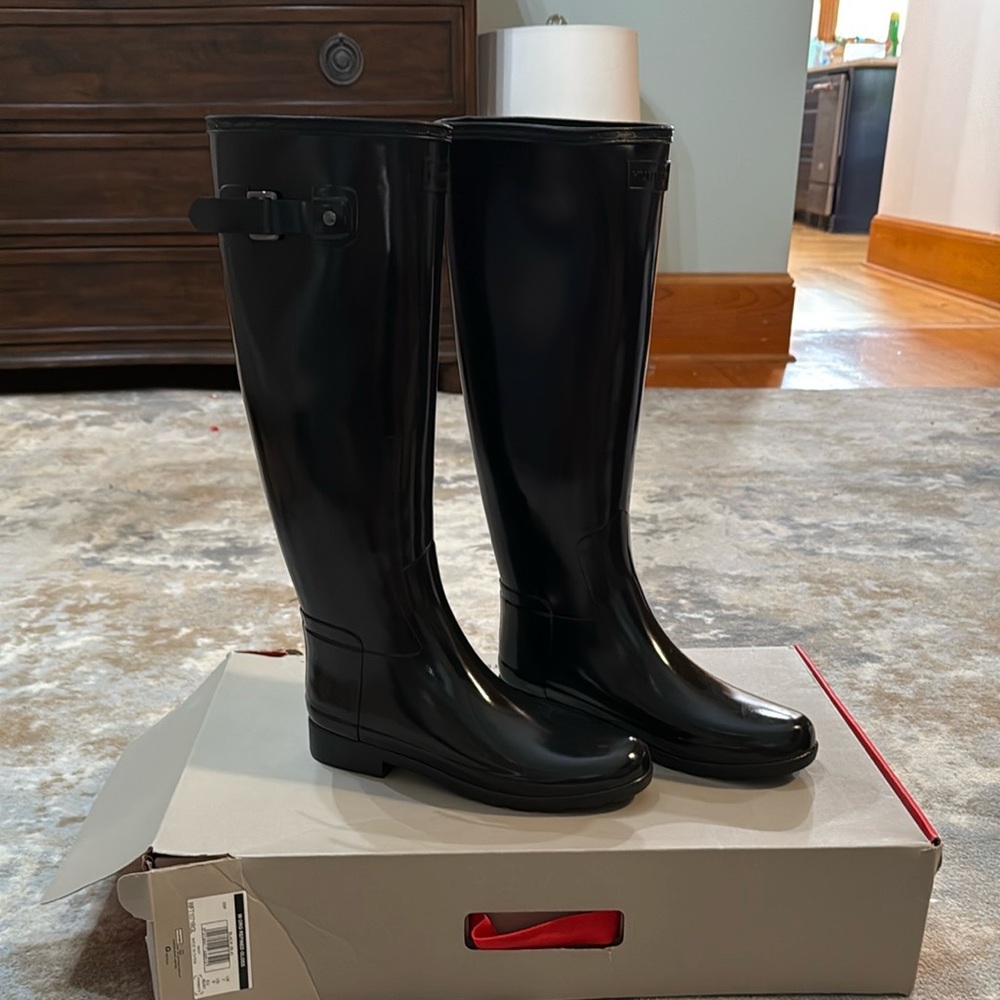 Hunter Classic Glossy rain boots new in box women’s size 9
